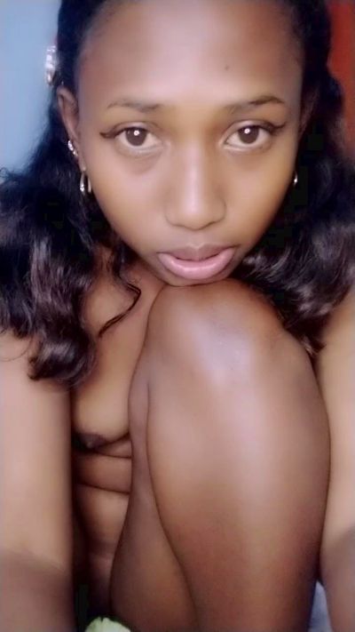 MirielleG live cam on Cam4