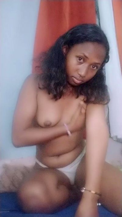 MirielleG live cam on Cam4