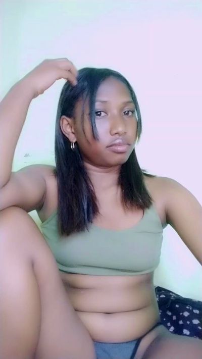 MirielleG live cam on Cam4