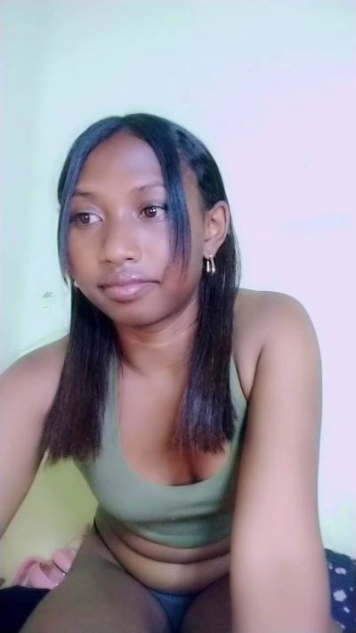 MirielleG live cam on Cam4