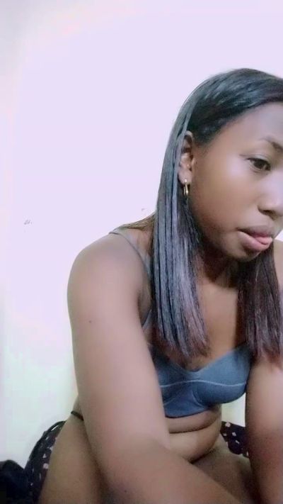 MirielleG live cam on Cam4