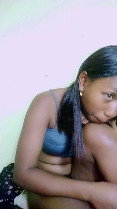 MirielleG live cam on Cam4