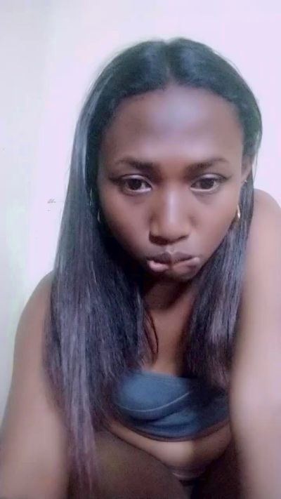 MirielleG live cam on Cam4