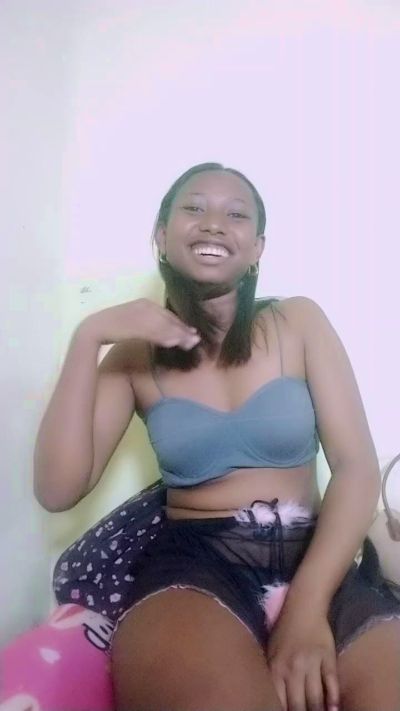 MirielleG live cam on Cam4