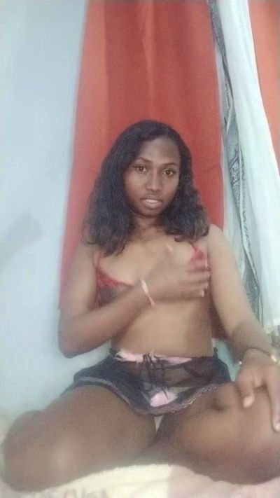 MirielleG live cam on Cam4