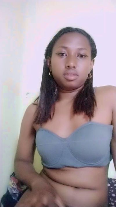 MirielleG live cam on Cam4