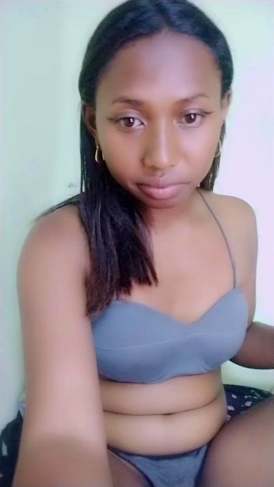 MirielleG live cam on Cam4