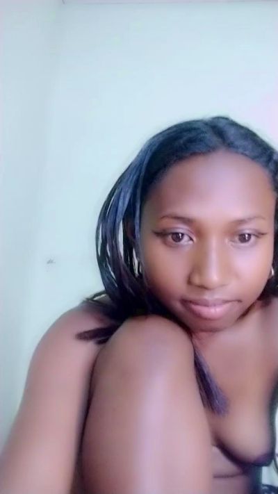 MirielleG live cam on Cam4