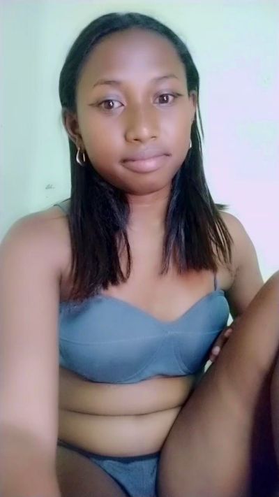 MirielleG live cam on Cam4