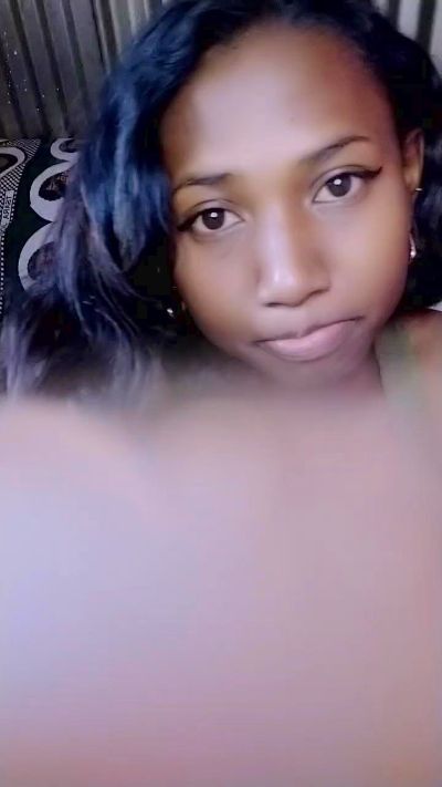 MirielleG live cam on Cam4