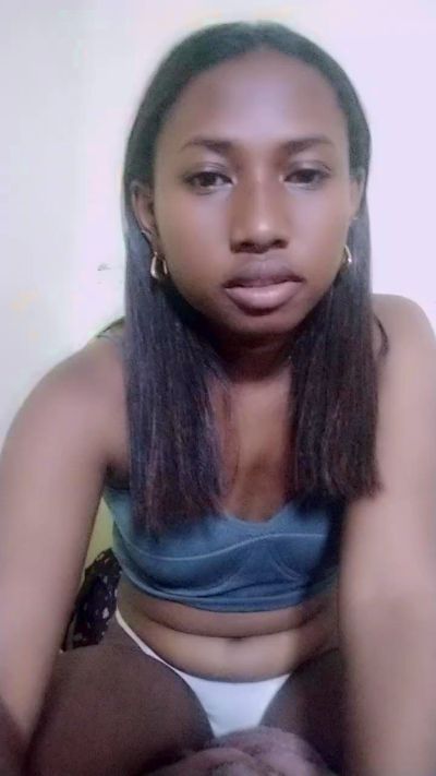 MirielleG live cam on Cam4