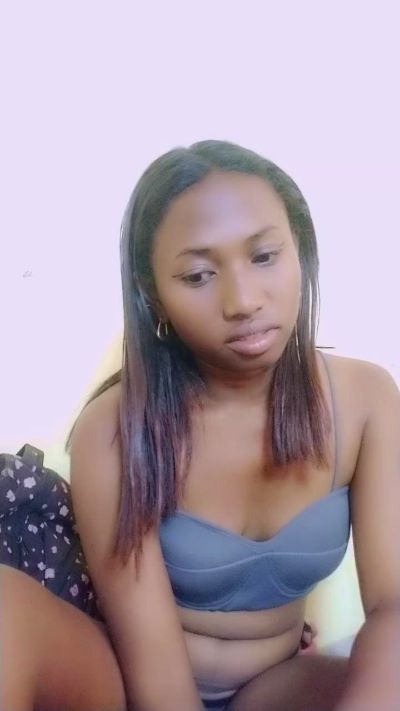 MirielleG live cam on Cam4