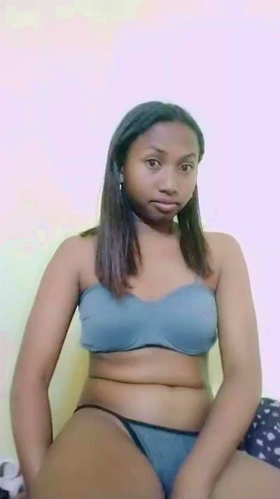 MirielleG live cam on Cam4
