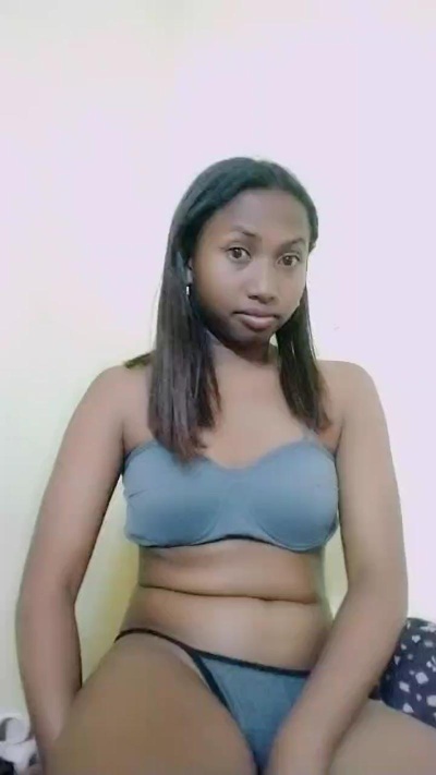 MirielleG live cam on Cam4