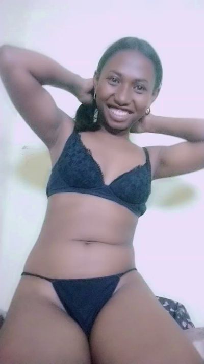 MirielleG live cam on Cam4