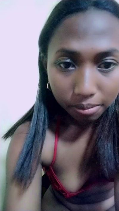 MirielleG live cam on Cam4