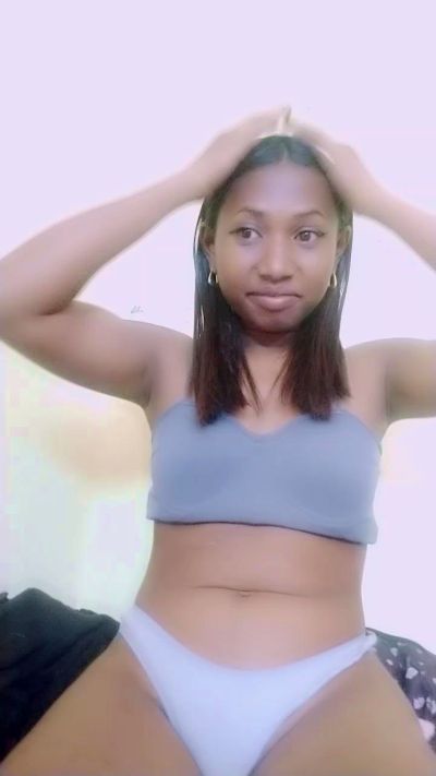 MirielleG live cam on Cam4