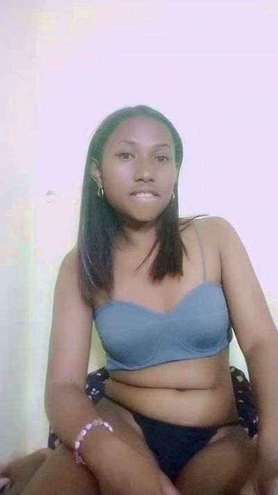 MirielleG live cam on Cam4