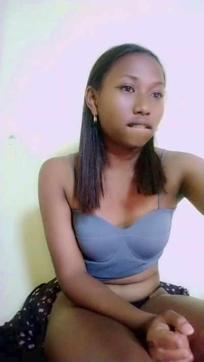 MirielleG live cam on Cam4