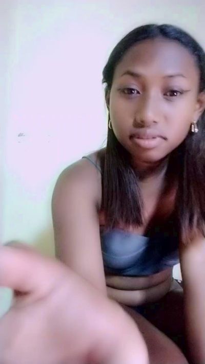 MirielleG live cam on Cam4