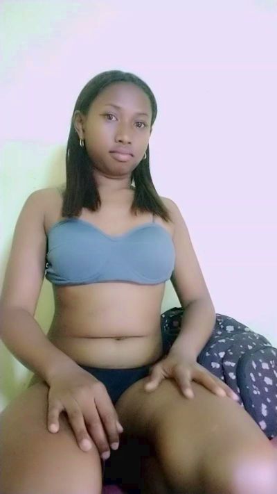 MirielleG live cam on Cam4