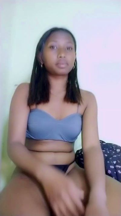 MirielleG live cam on Cam4