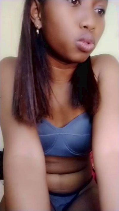 MirielleG live cam on Cam4