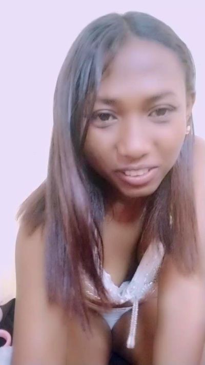 MirielleG live cam on Cam4