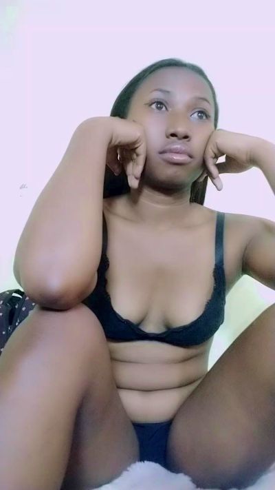 MirielleG live cam on Cam4