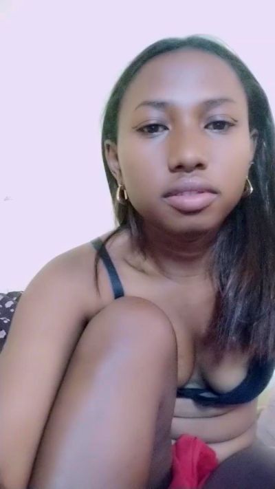 MirielleG live cam on Cam4