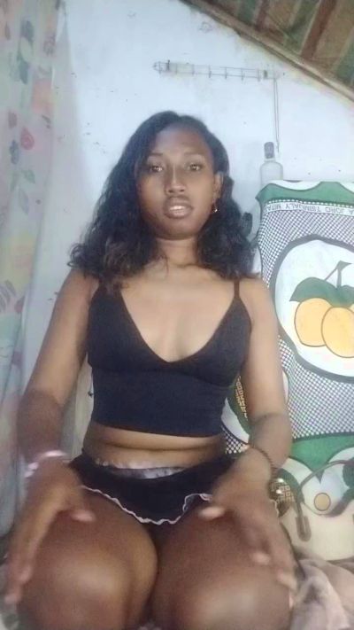MirielleG live cam on Cam4