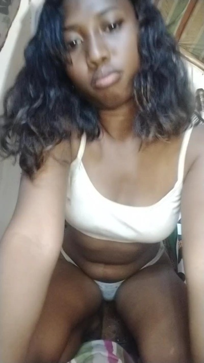 MirielleG live cam on Cam4