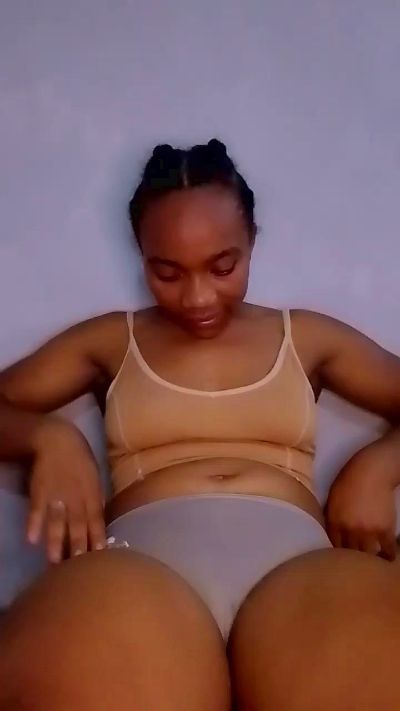 MirielleH live cam on Cam4