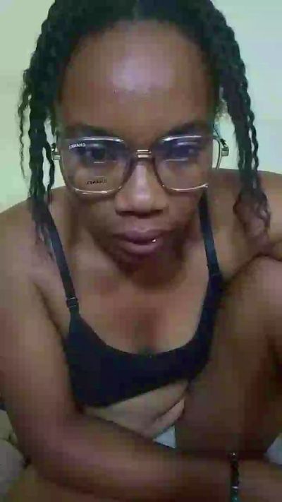 MirielleH live cam on Cam4