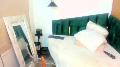 Mishka_Billie live cam on Cam4