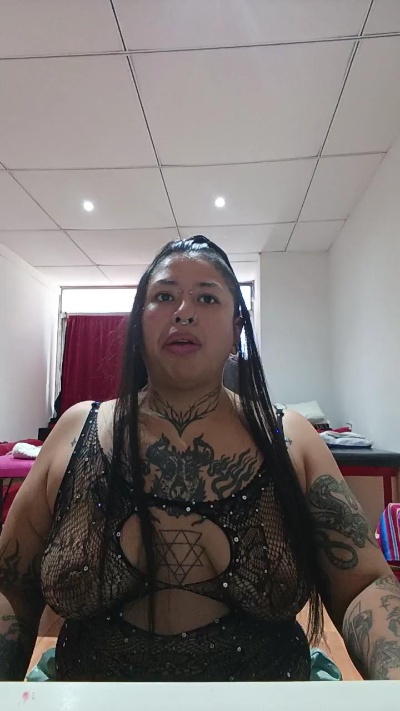 MissB00ty live cam on Cam4