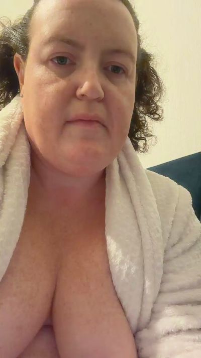 MissCurvyCx live cam on Cam4