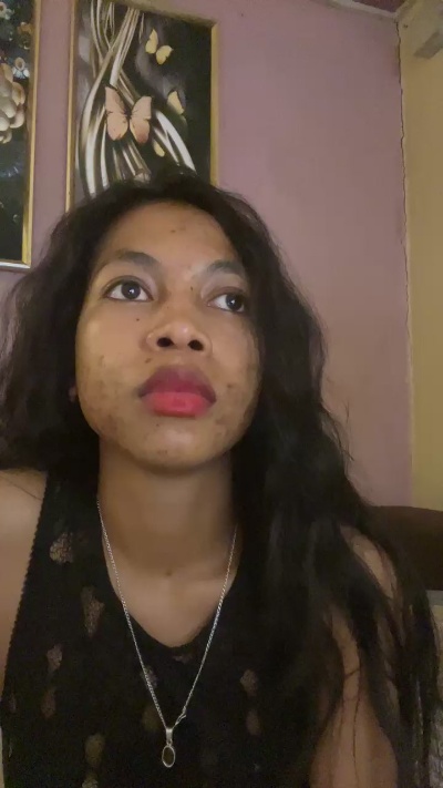 MissEllede19 live cam on Cam4