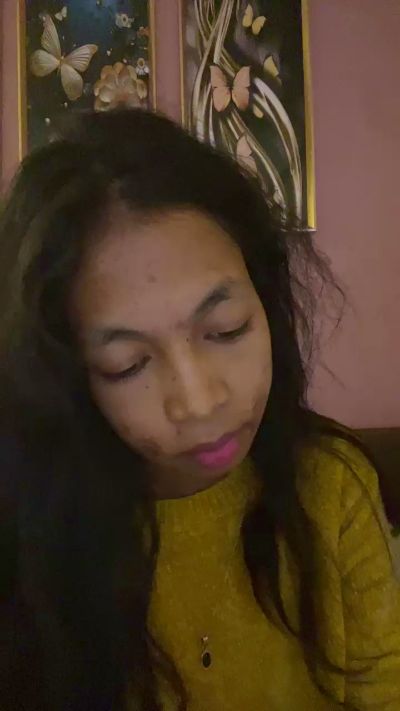 MissEllede19 live cam on Cam4