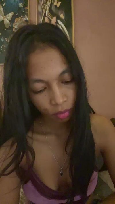 MissEllede19 live cam on Cam4