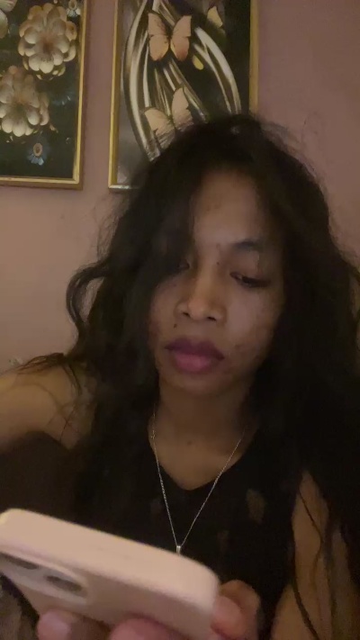 MissEllede19 live cam on Cam4