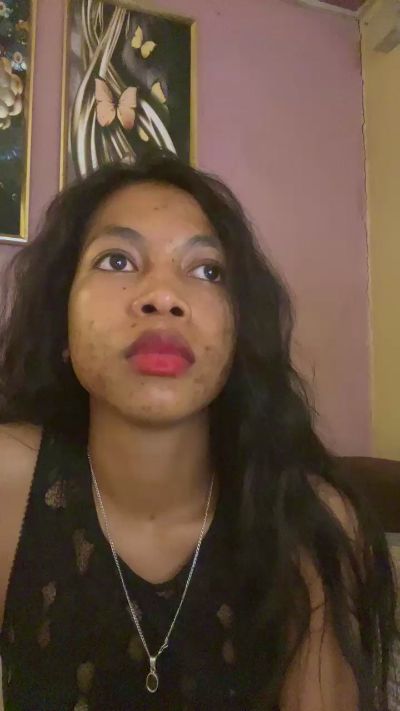 MissEllede19 live cam on Cam4