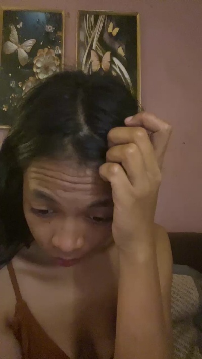 MissEllede19 live cam on Cam4