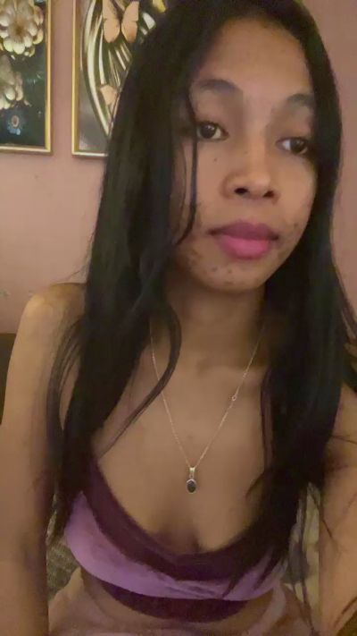 MissEllede19 live cam on Cam4