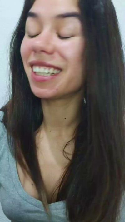 MissMia99 live cam on Cam4