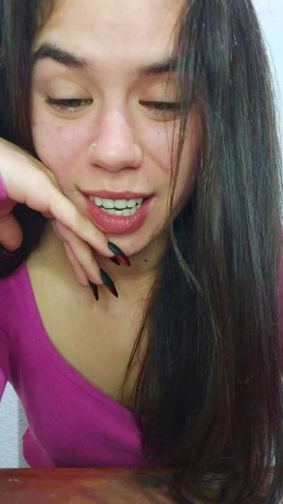 MissMia99 live cam on Cam4