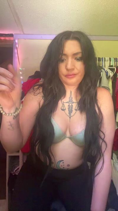 MissOctober865 live cam on Cam4