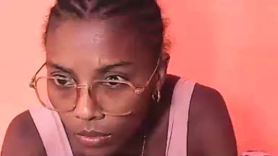 MissSaphira live cam on Cam4