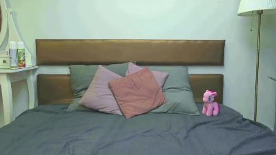 MissYvie1 live cam on Cam4