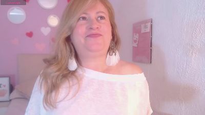 Miss_Casius live cam on Cam4